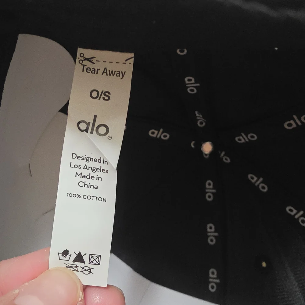 ALO Yoga Black Cap - Picture 5 of 6